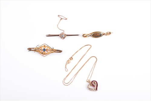 Lot 542A - A 9ct yellow gold, diamond, and ruby...