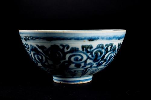 Lot 128 - A Chinese Ming dynasty blue and white...