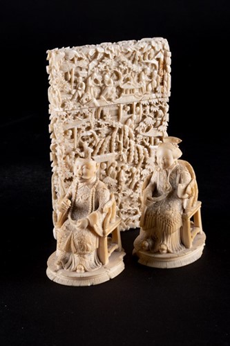 Lot 148 - A 19th century carved Cantonese ivory card...