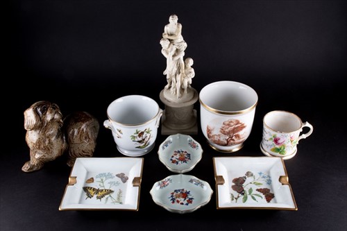 Lot 198 - A mixed group of ceramics to include a small...