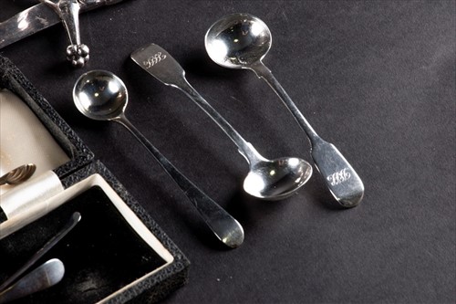 Lot 341 - A mixed group of small silver items to include...
