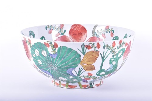 Lot 167 - A large 19th century Chinese porcelain bowl...