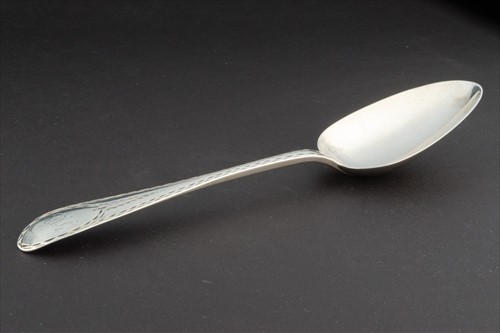 Lot 353 - An Irish George III silver table spoon Cork...