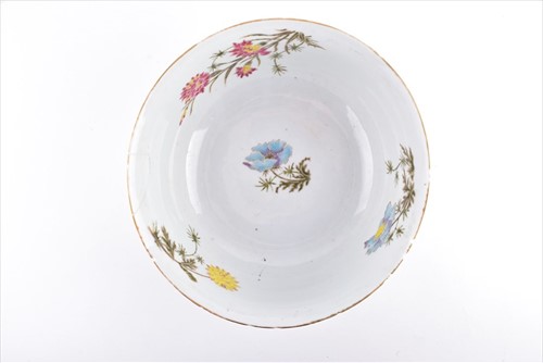 Lot 166 - A Chinese Qianlong period porcelain bowl of...