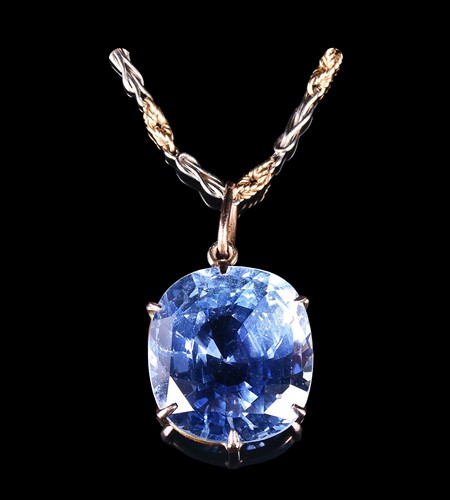 Lot 446 - A large and impressive 30 carat sapphire...