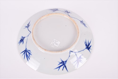 Lot 191 - A Kangxi period blue and white plate late 17th...