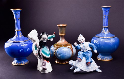Lot 183 - Five items of Royal Worcester porcelain...
