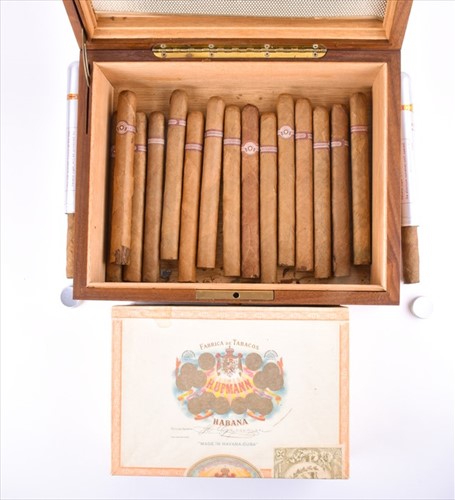 Lot 179 - A sealed box of twenty-five Cuban Hupmann...