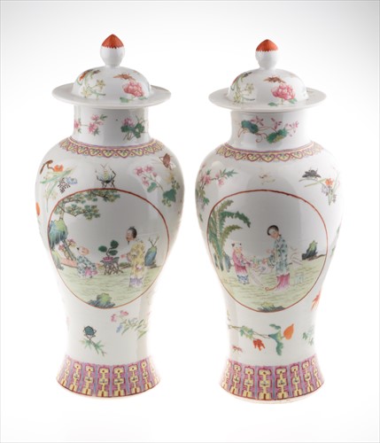Lot 187 - A Chinese pair of late Qing dynasty Famille...
