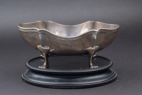 Lot 320 - A George V silver bowl on stand Birmingham...