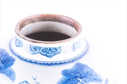 Lot 158 - A Chinese late Qing dynasty blue and white...
