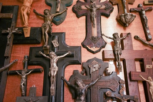 Lot 27 - A collection of small-sized antique crucifixes,...