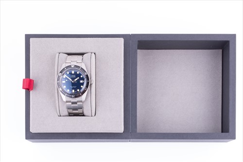 Lot 303 - An Oris stainless steel automatic divers...