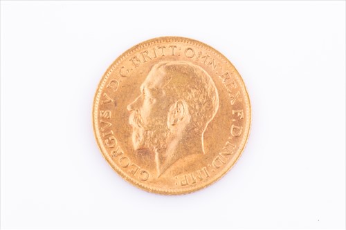 Lot 274 - A George V full sovereign dated 1915.