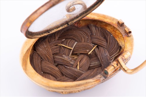 Lot 490 - A late 19th / early 20th century yellow metal...