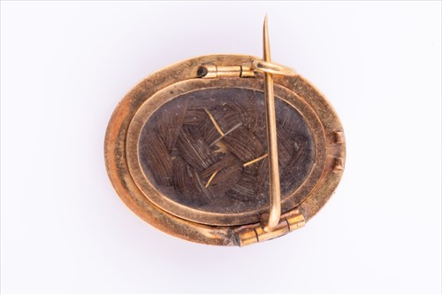 Lot 490 - A late 19th / early 20th century yellow metal...