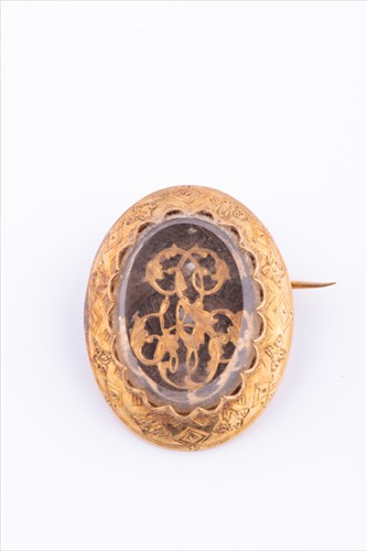 Lot 490 - A late 19th / early 20th century yellow metal...