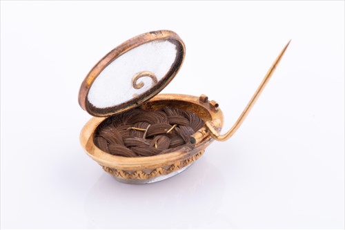 Lot 490 - A late 19th / early 20th century yellow metal...