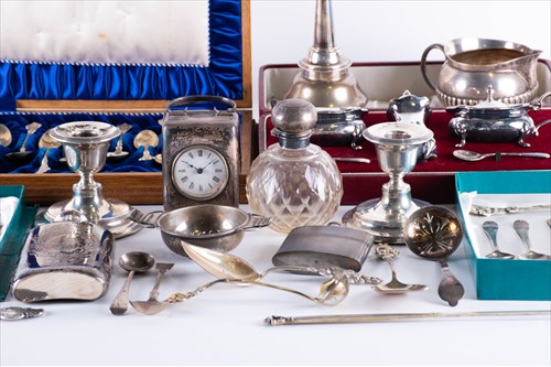 Lot 401 - A collection of miscellaneous silverware to...