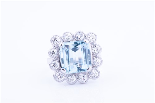 Lot 488 - An impressive diamond and aquamarine cocktail...
