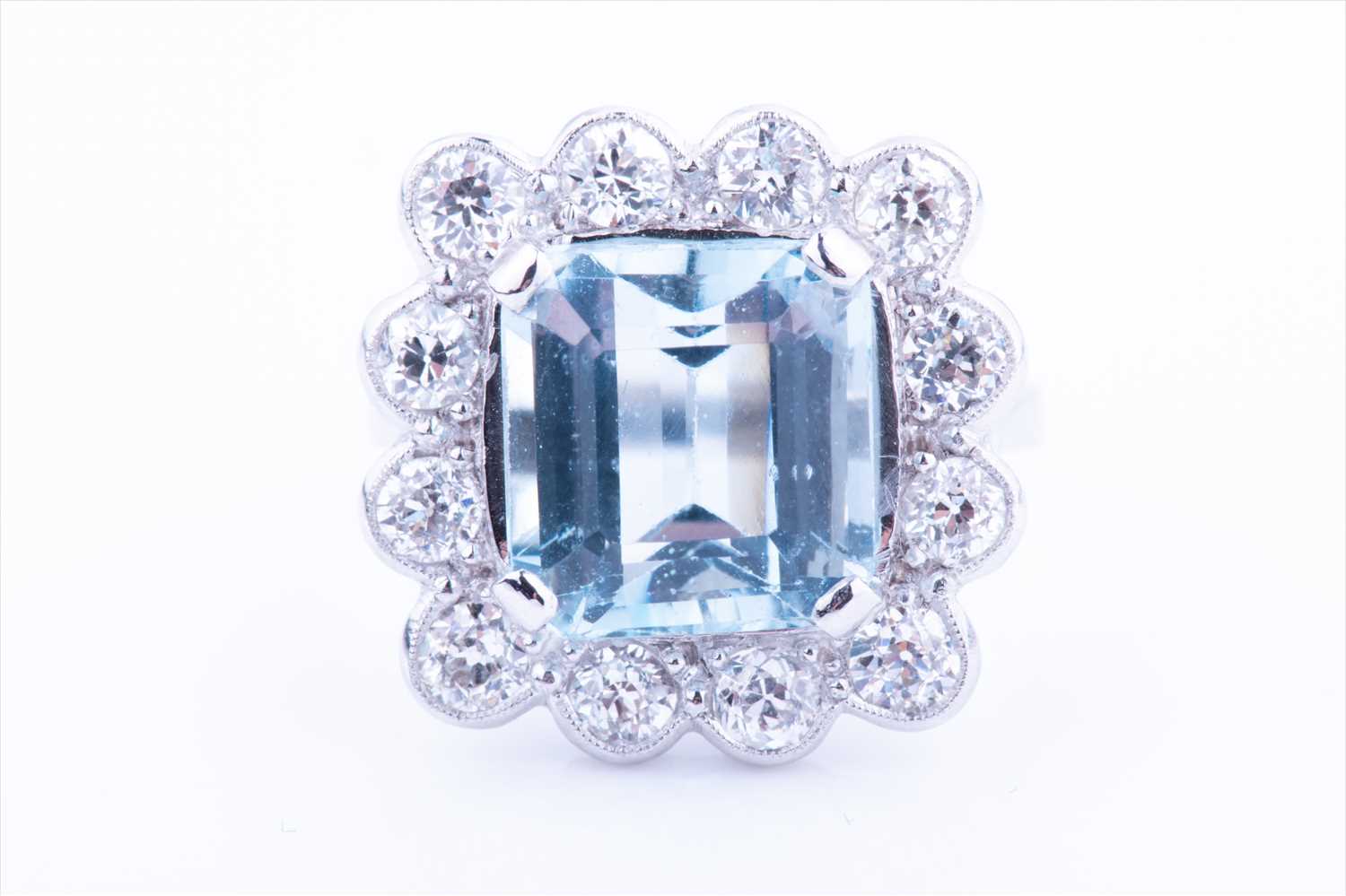 Lot 488 - An impressive diamond and aquamarine cocktail...