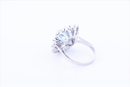 Lot 488 - An impressive diamond and aquamarine cocktail...