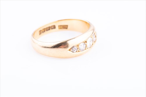 Lot 505 - An 18ct yellow gold and old-cut diamong ring...
