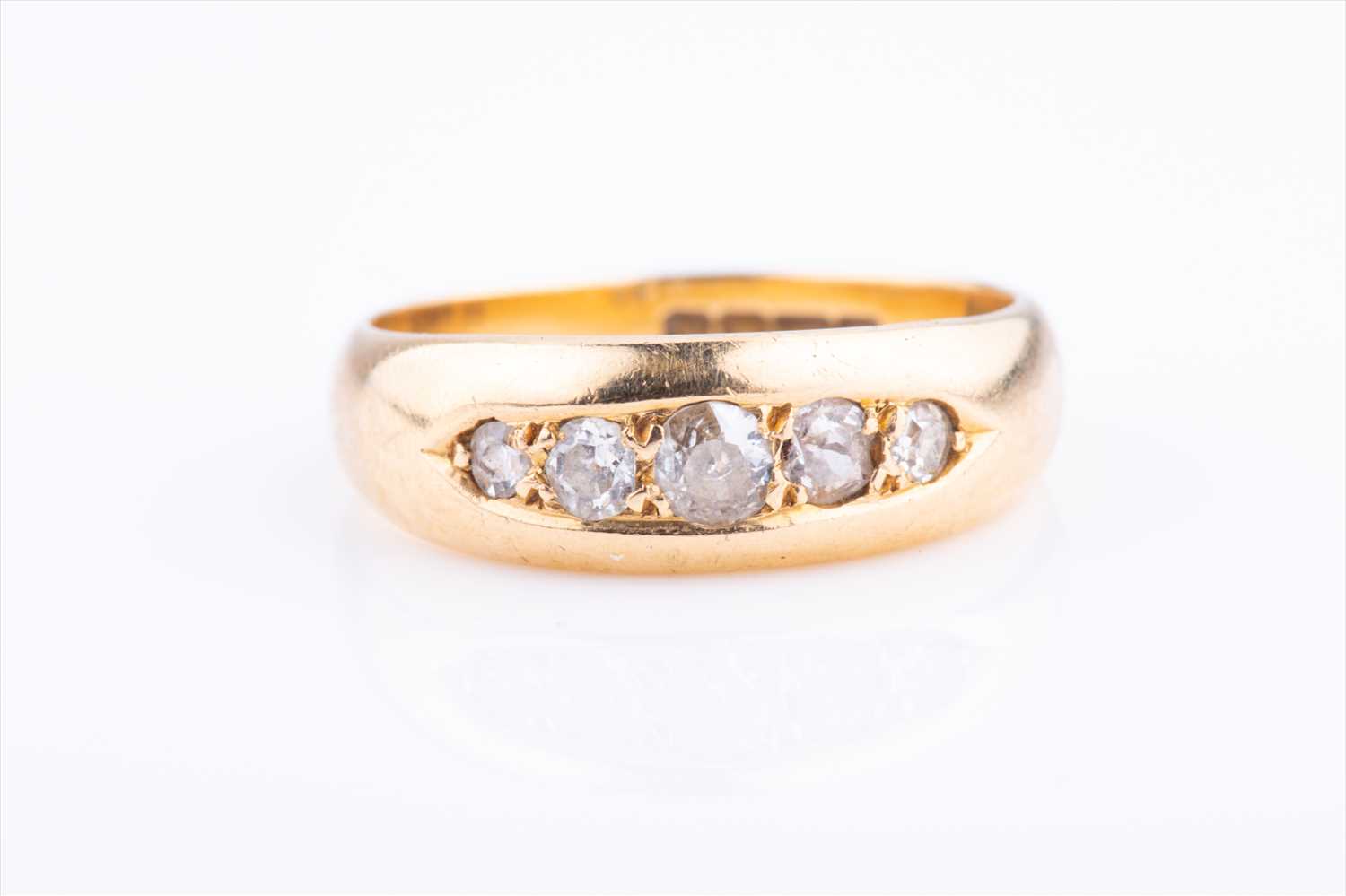 Lot 505 - An 18ct yellow gold and old-cut diamong ring...