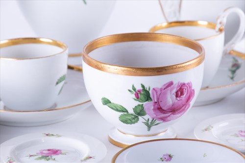 Lot 247 - A collection of Meissen pink rose pattern...