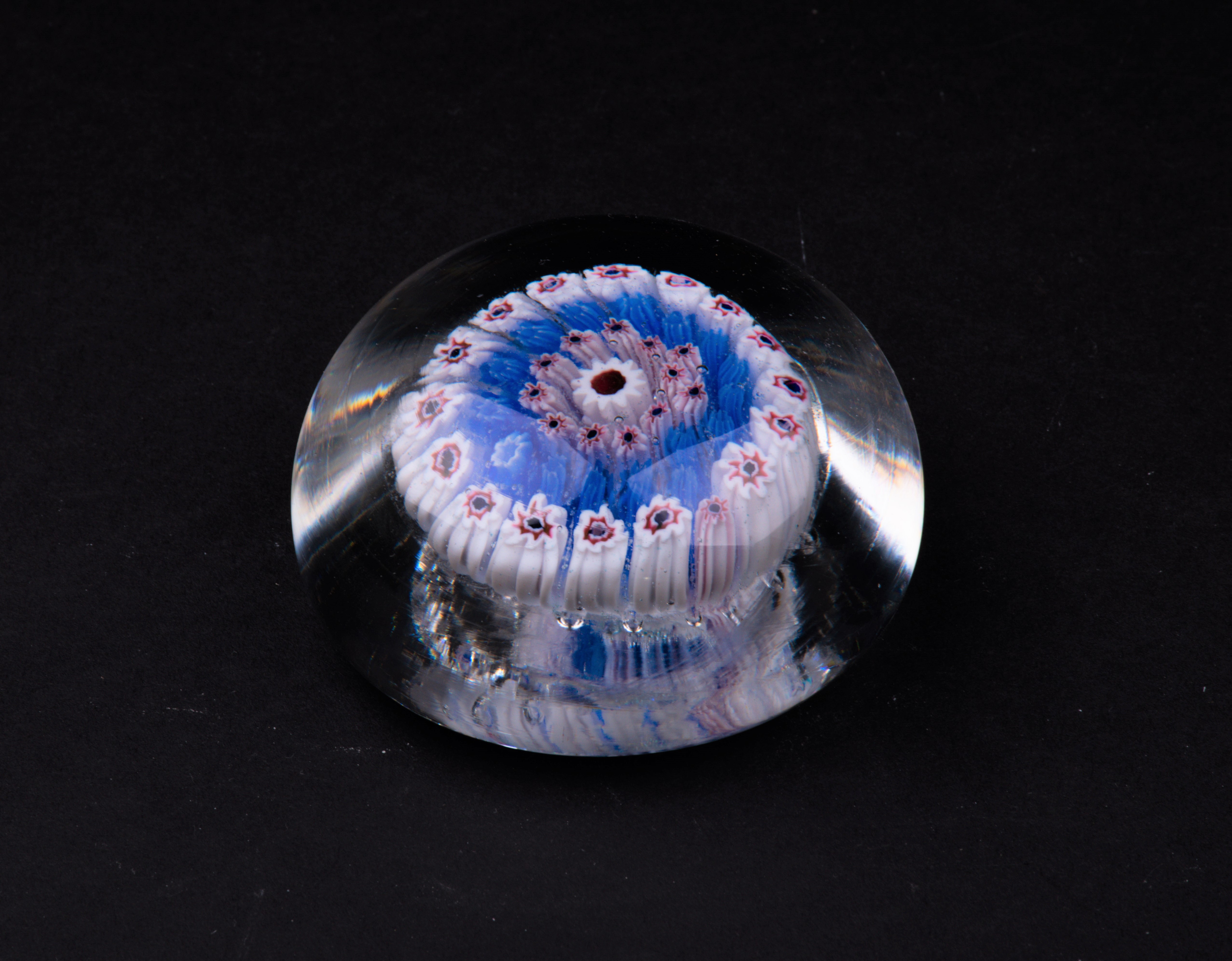 Lot 265 - An Old English Magnum paperweight late