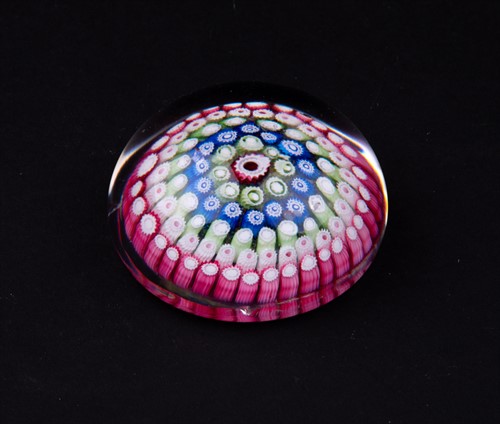 Lot 269 - A small Old English paperweight early 20th...
