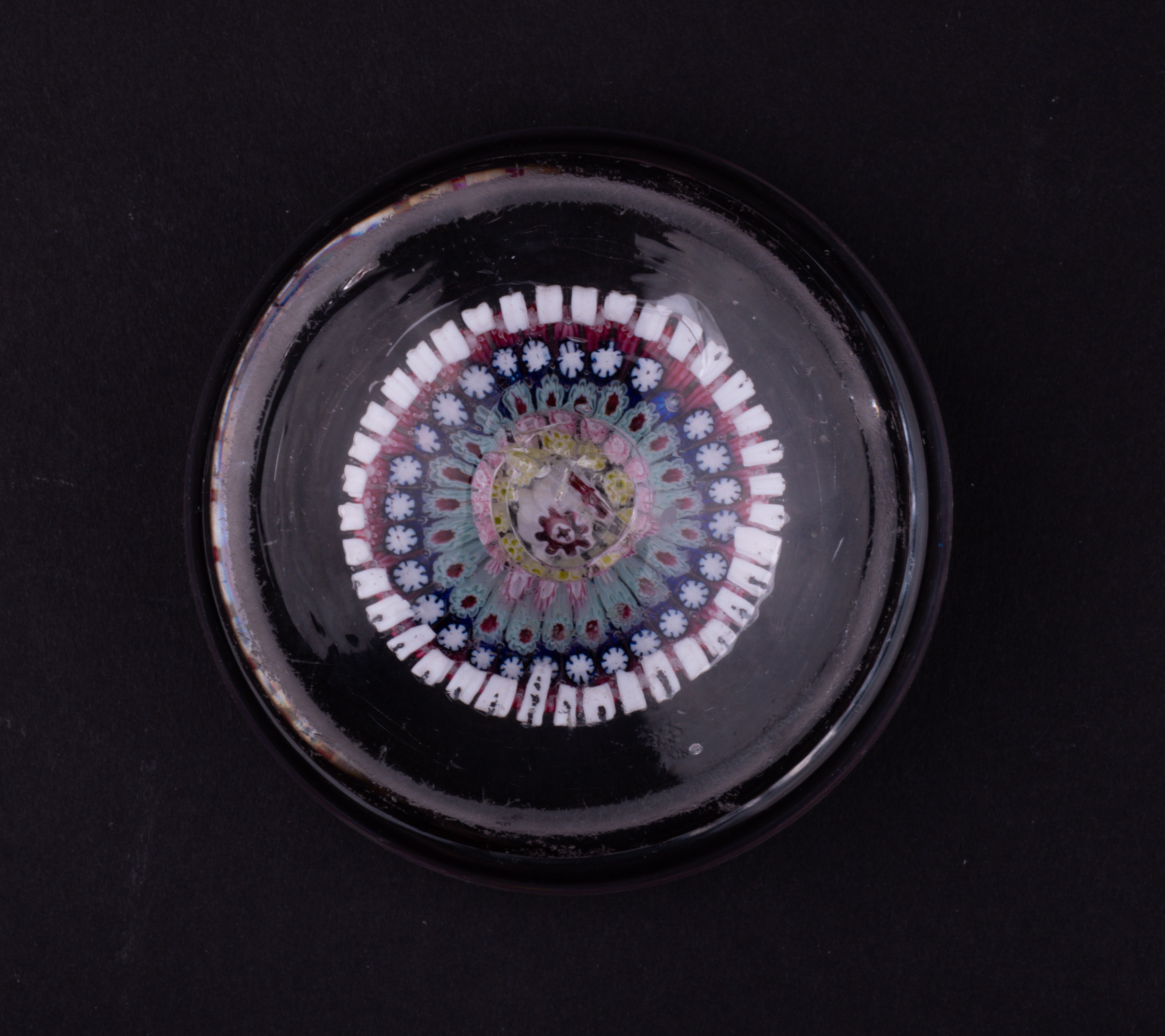 Lot 274 - An Old English Magnum footed paperweight