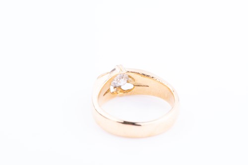Lot 465 - An 18 carat gold diamond solitaire ring the...