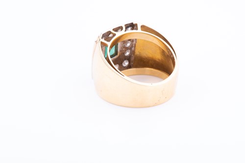 Lot 129 - A yellow metal, diamond and emerald ring,...