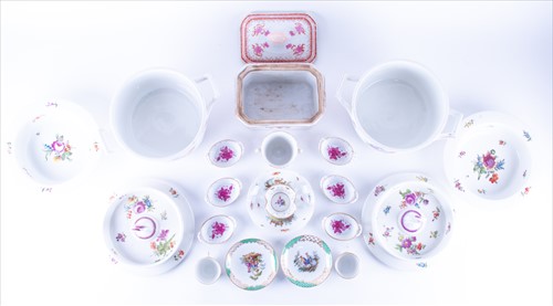 Lot 238 - A collection of fine Continental porcelain to...