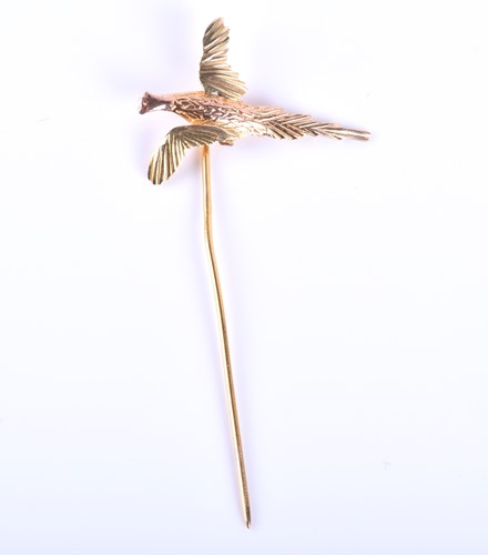 Lot 381 - A yellow metal novelty tie-pin, in the form of...
