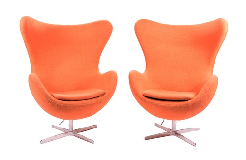 Lot 521 - A pair of 1970s Arne Jacobsen style Egg chairs,...