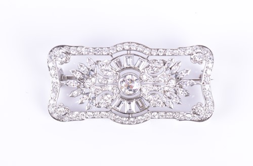 Lot 96 - A fine diamond and platinum plaque brooch of...