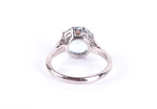 Lot 131 - An 18ct white gold and aquamarine ring set...