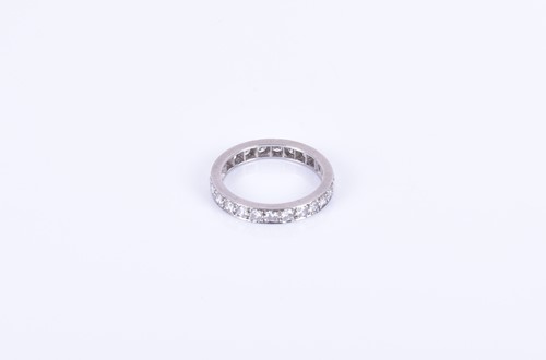 Lot 134 - A diamond eternity ring set with 23 round...
