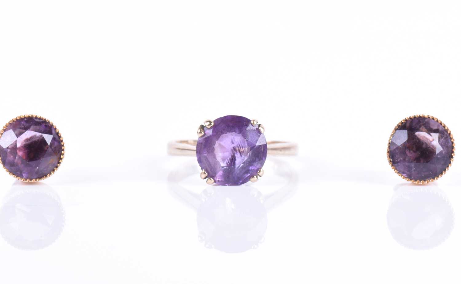 Lot 139 - A 9ct yellow gold and amethyst ring set with a...