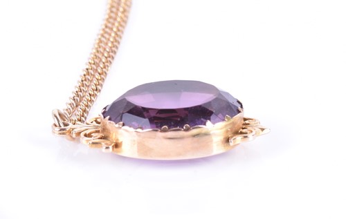 Lot 155 - A Victorian yellow gold and amethyst glass...