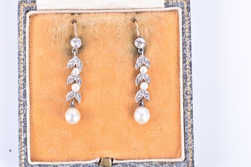 Lot 159 - A pair of late 19th / early 20th century pearl...