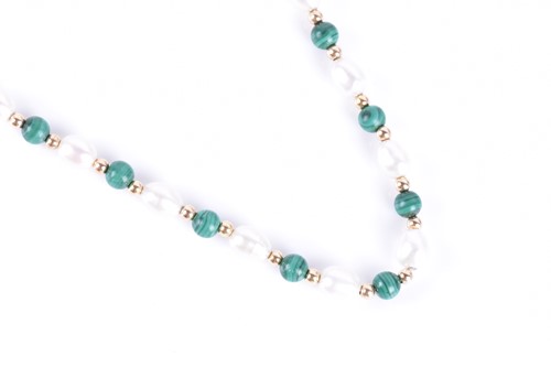 Lot 172 - A 9ct yellow gold, pearl, and malachite beaded...
