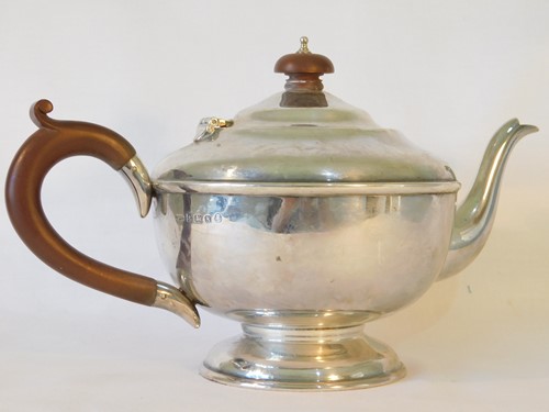 Lot 451 - A late George V silver teapot, Joseph Gloster...