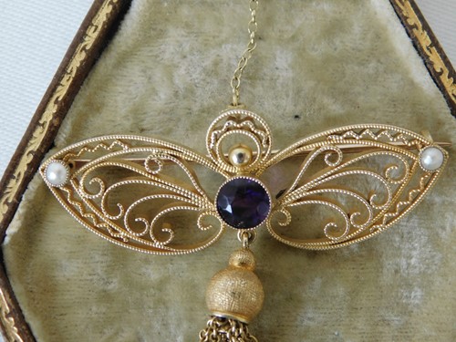 Lot 352 - A 9ct gold Butterfly form filigree brooch, set...