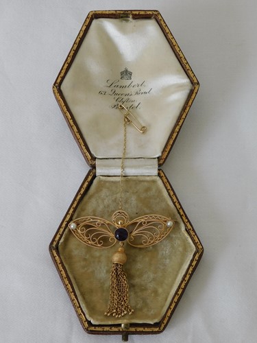 Lot 352 - A 9ct gold Butterfly form filigree brooch, set...