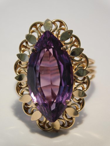 Lot 353 - A Continental 9ct gold and amethyst cocktail...