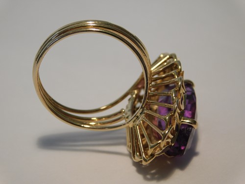 Lot 353 - A Continental 9ct gold and amethyst cocktail...