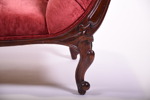 Lot 160 - A Victorian walnut framed chaise longue with...